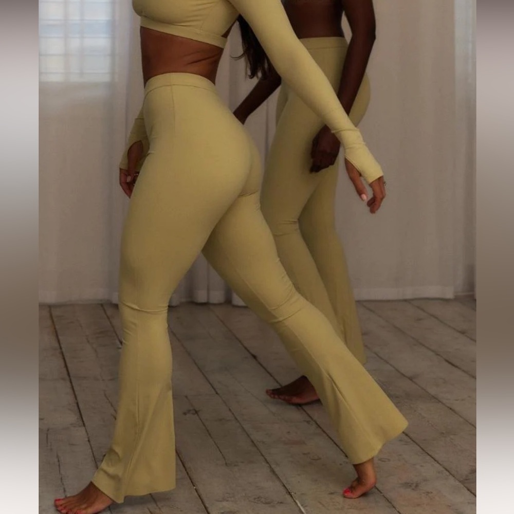 Sefi activewear honeydew flare leggings